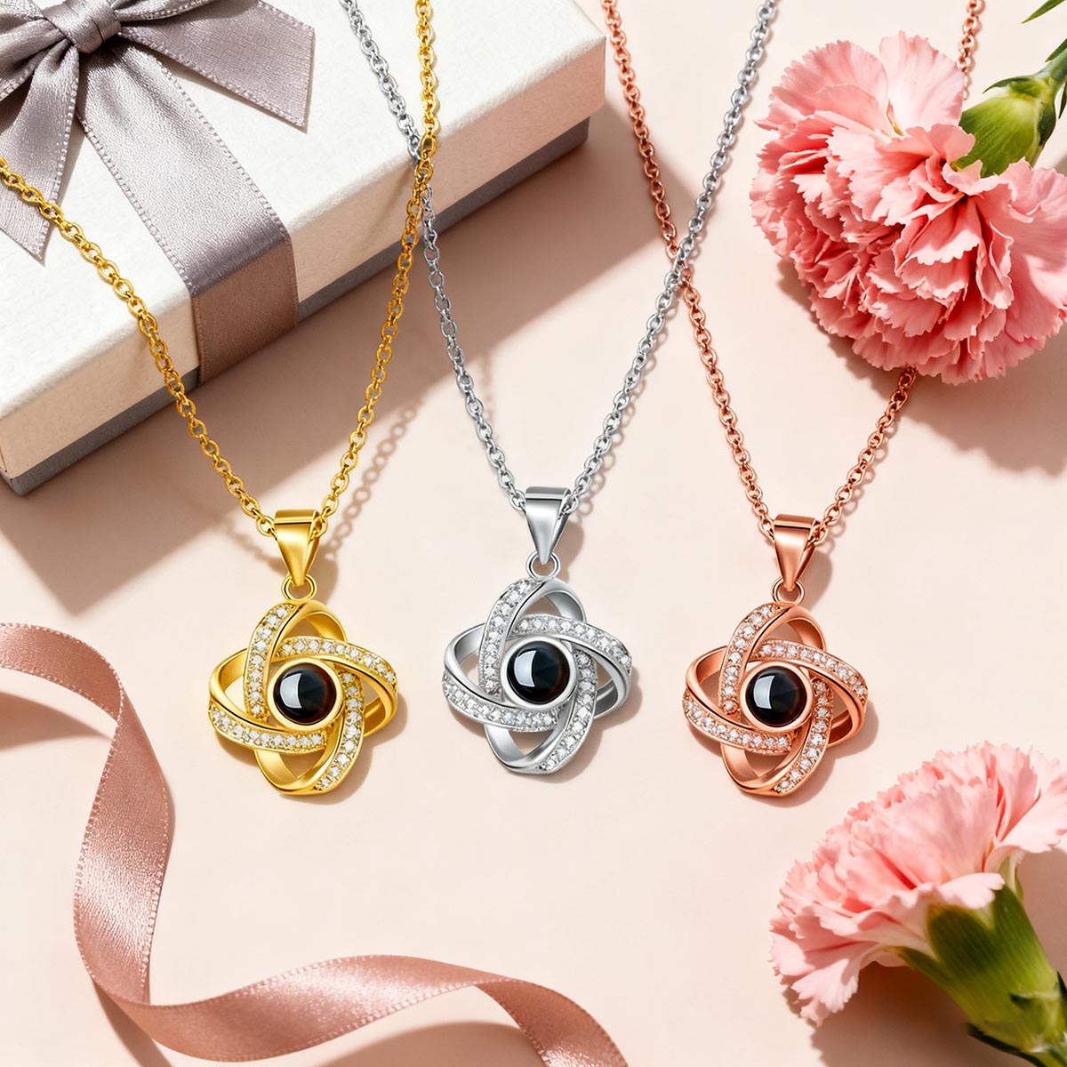 Four leaf clover projection necklaces in silver gold and rose gold, personalized photo inside
