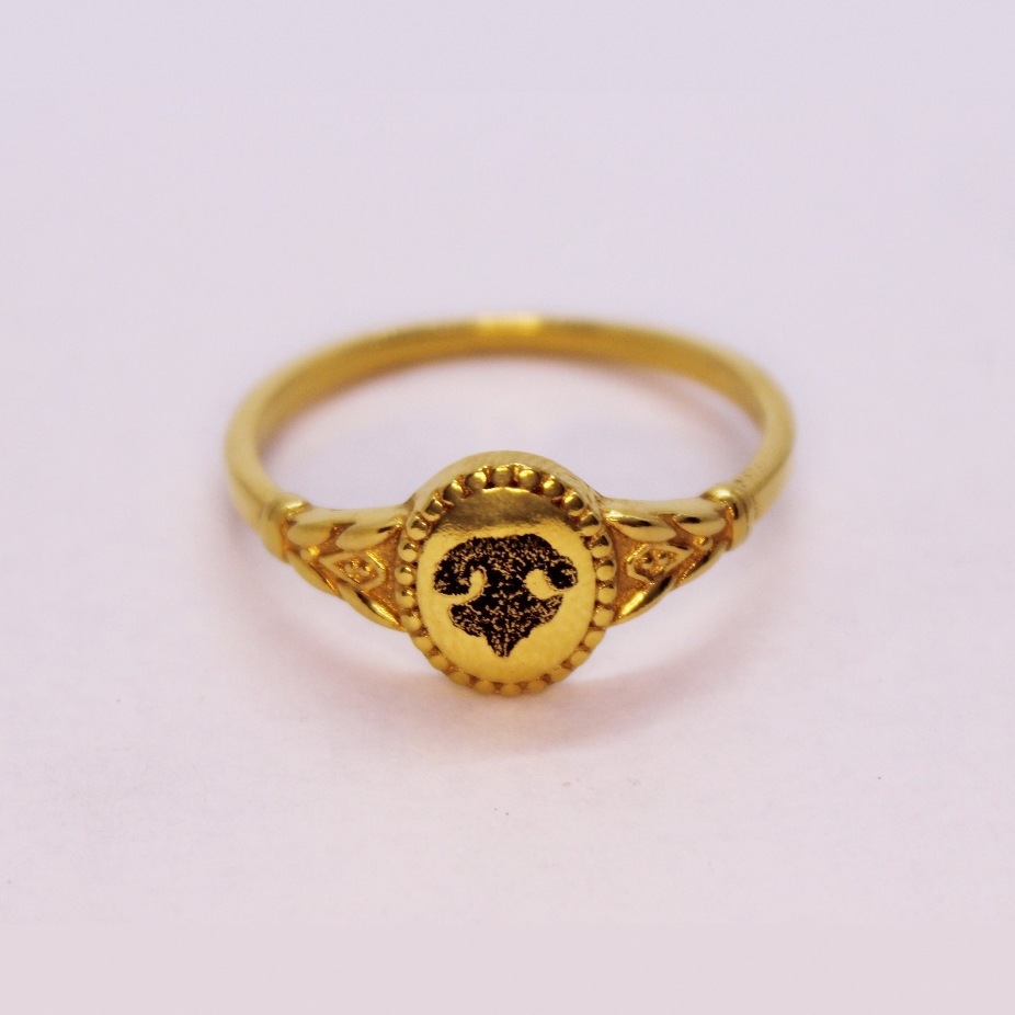 Close up of custom dog nose print signet ring, engraved vintage memorial ring